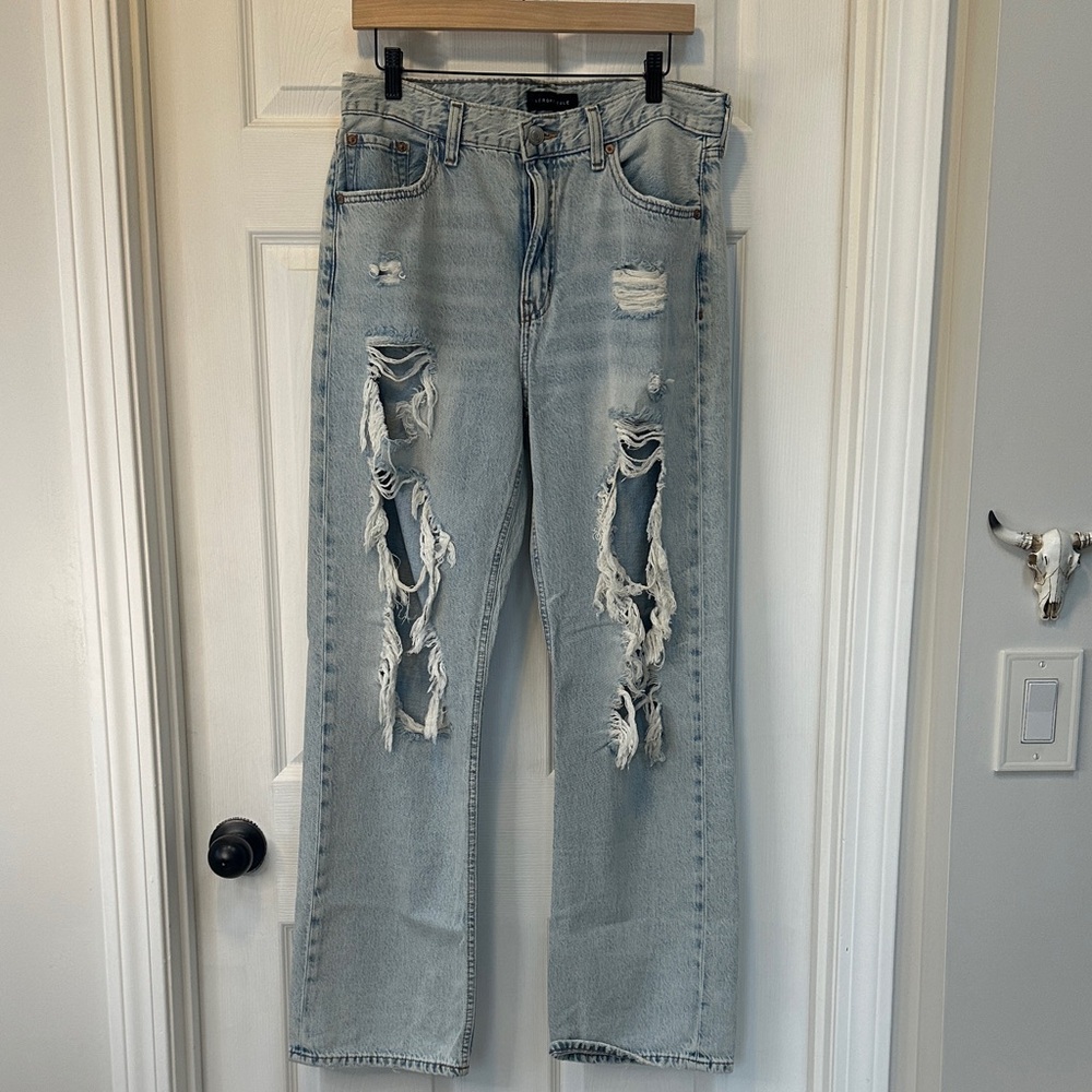 Aero 90’s baggyLight Wash Distressed Ripped Jeans size 10